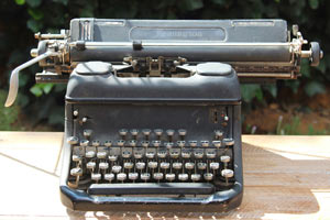 vintage typewriter to hire